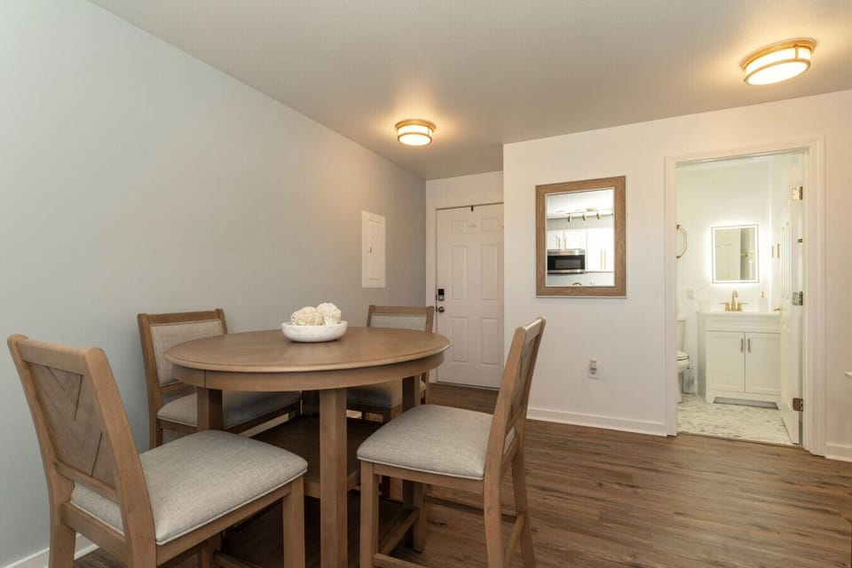 Dining (Unit 1)