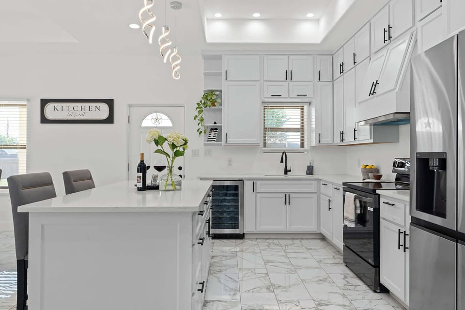Full kitchen