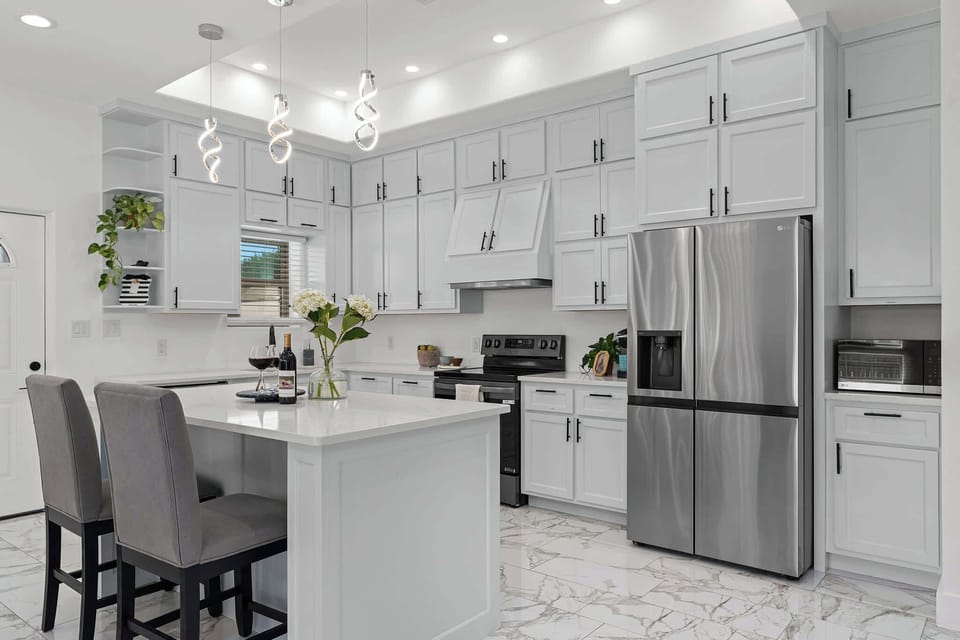 Full kitchen