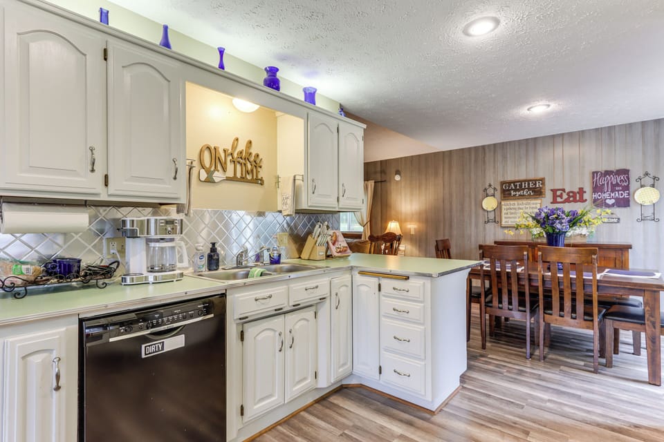 Kitchen | Dishwasher | Dual Drip/Single-Serve Coffee Maker