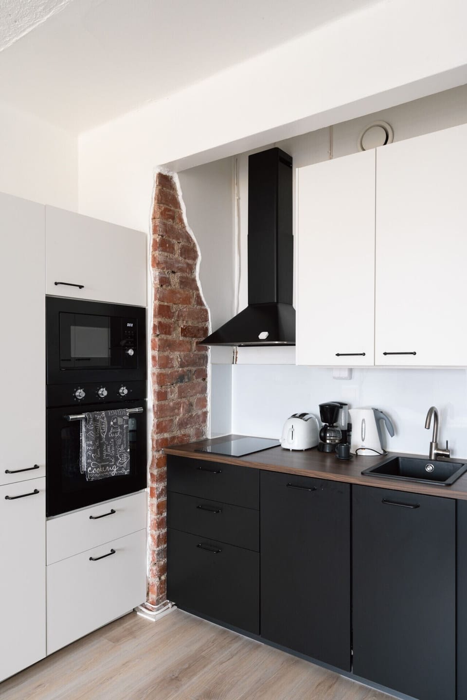 Everything you need—oven, stove, dishwasher, and coffee machine—all in a stylish Nordic design.