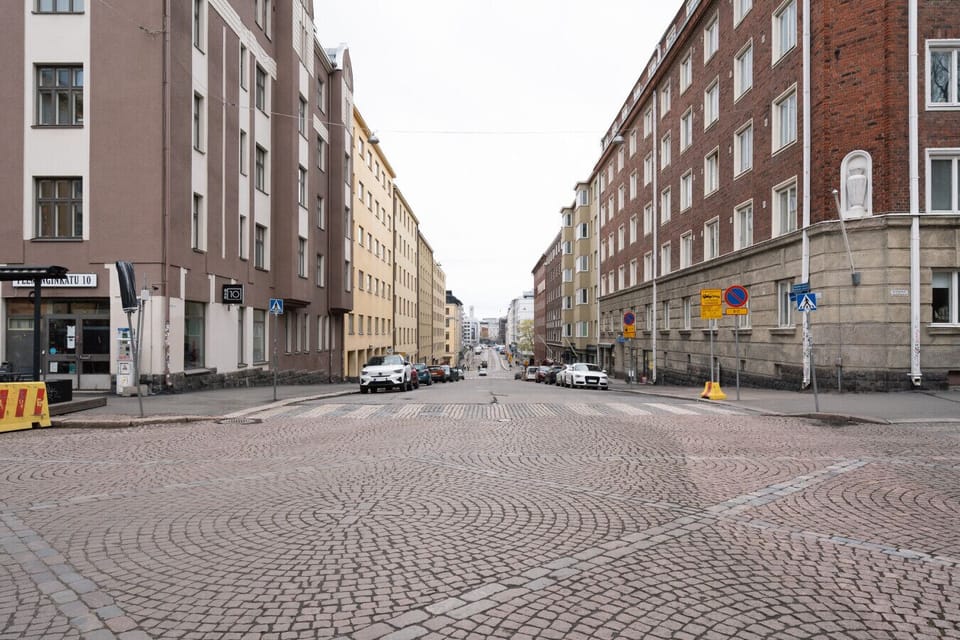 A central yet peaceful spot, ideal for exploring Helsinki like a local while enjoying quiet evenings.