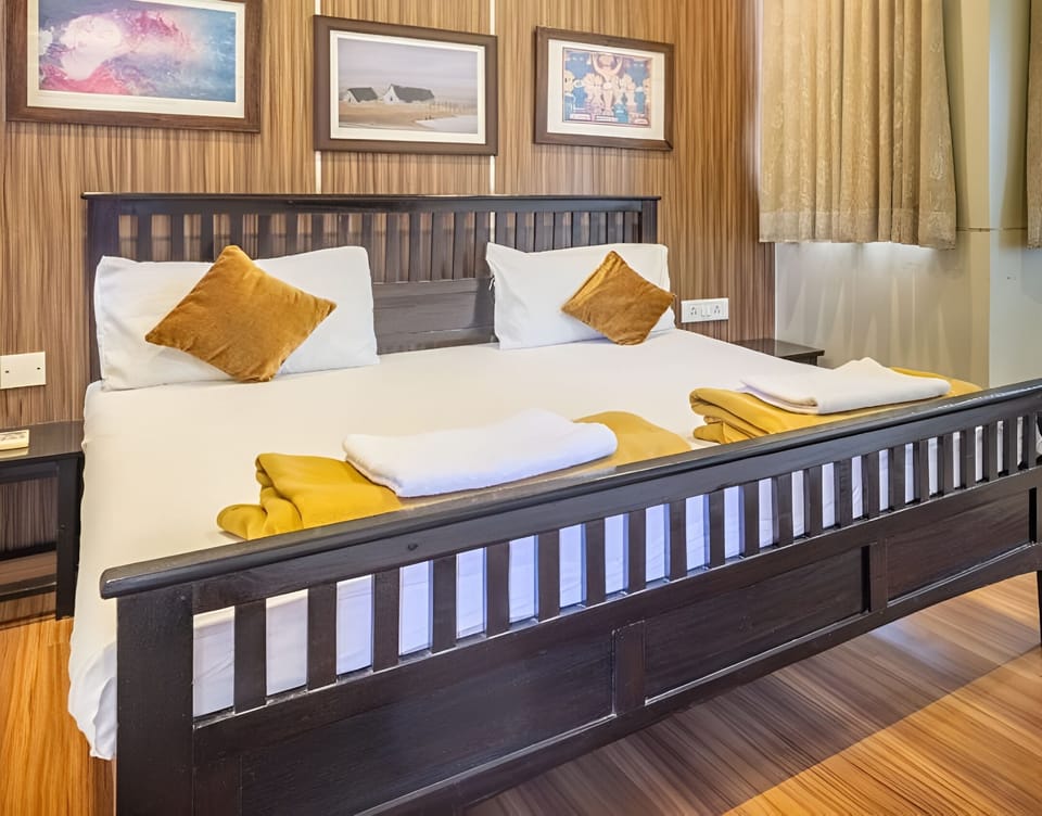 Grand Villa, Balcony | 3 bedrooms, iron/ironing board