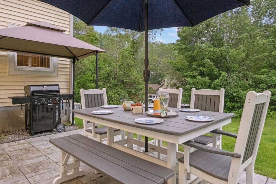 Fire up the grill and gather for an easy outdoor dinner.