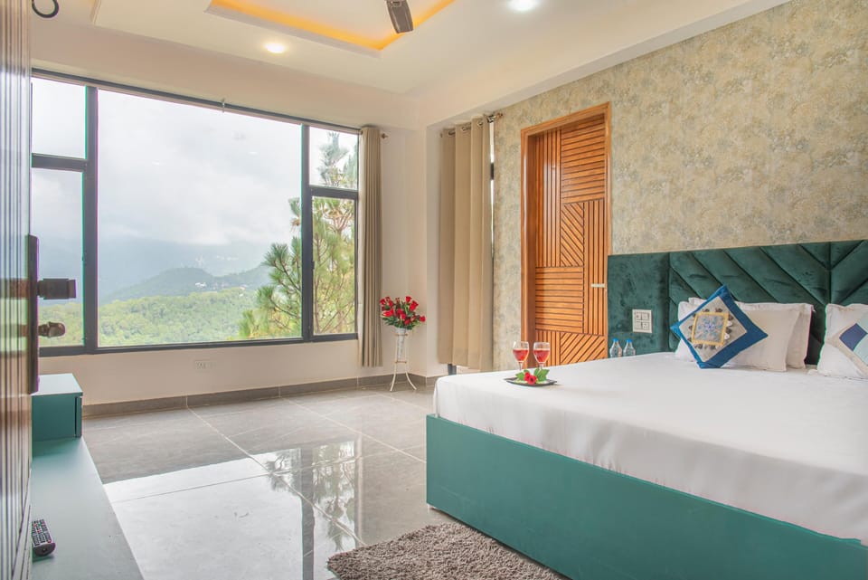 Premium Apartment, 3 Bedrooms, Balcony, Mountain View | Free WiFi