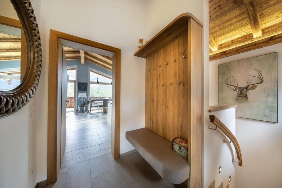 Entrance / Reception