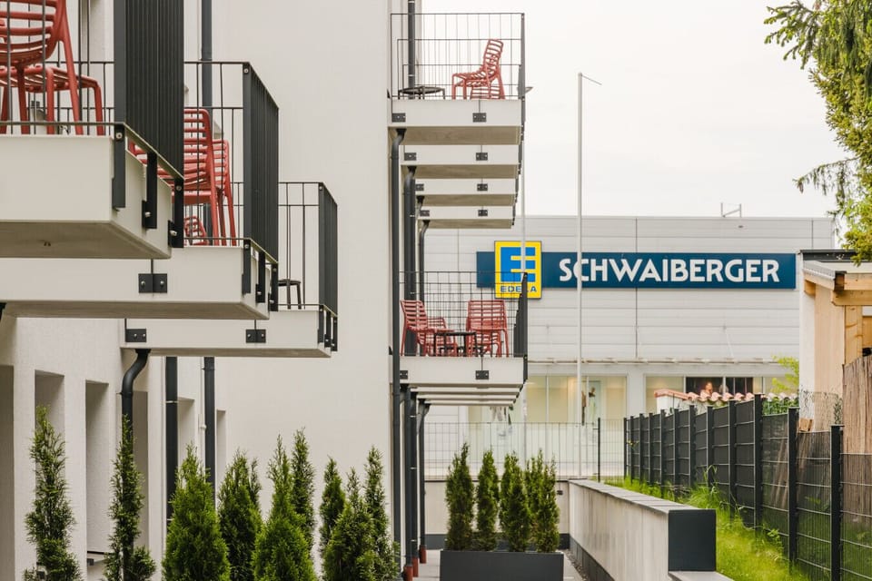 Einkaufsmöglichkeiten auf kurzem Fußweg zu erreichen.