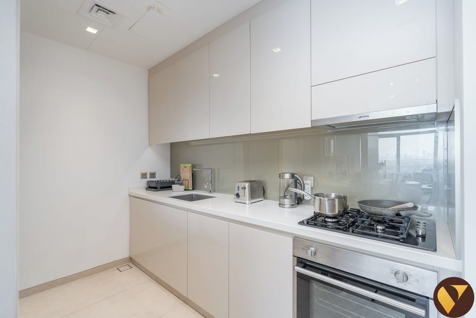Luxury Apartment, City View | Private kitchen | Full-size fridge, microwave, oven, stovetop