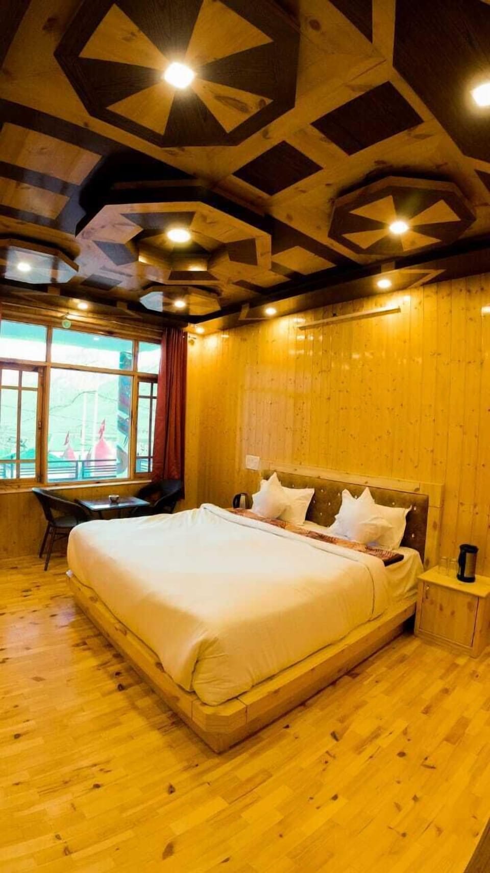 Premium Balcony Room | Desk, WiFi (free)