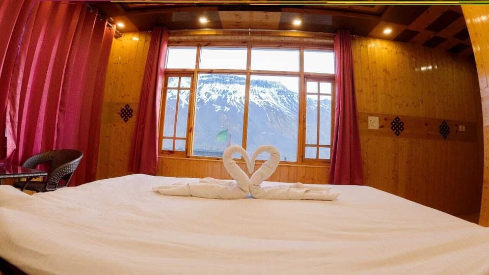 Premium Balcony Room | Desk, WiFi (free)