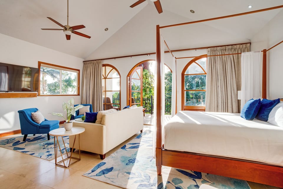 2 Bedroom Royal Suite | Living area | Flat-screen TV