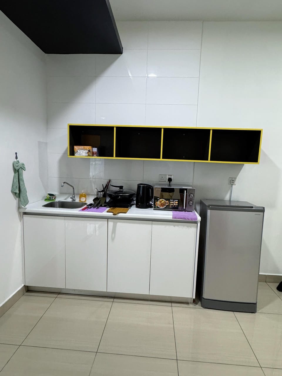 Family Apartment, City View | Private kitchen