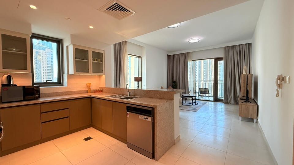 Standard Apartment, 2 Bedrooms | Private kitchen | Electric kettle, dining tables