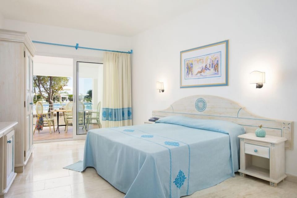 Comfort Double Room | Down comforters, desk, bed sheets