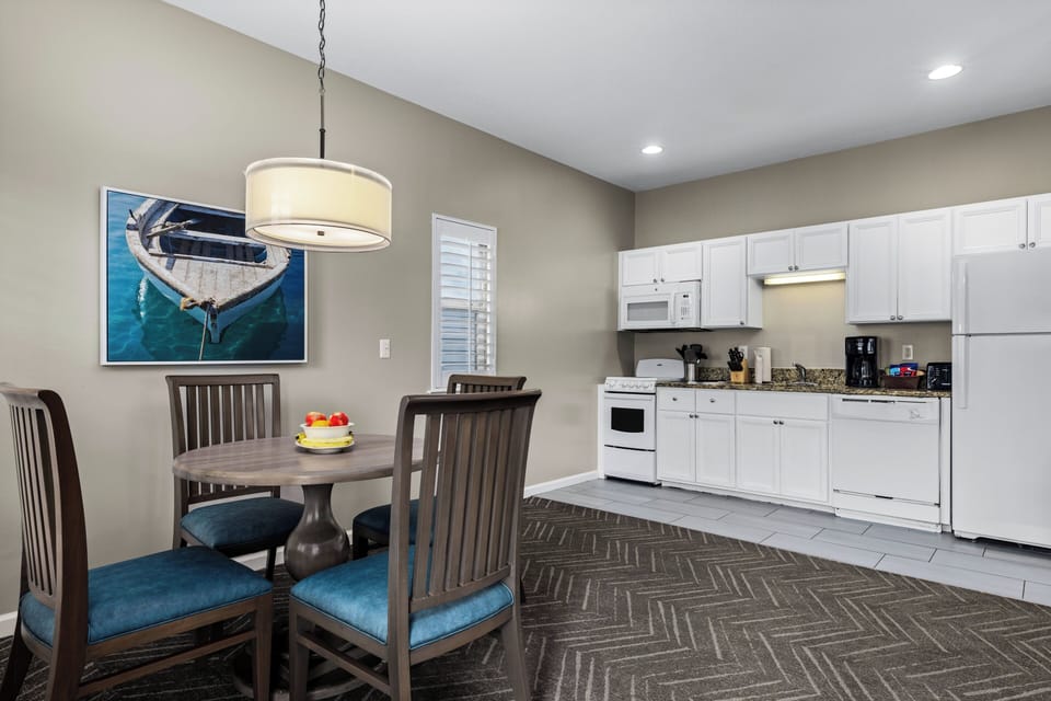 Standard Condo, 1 Bedroom, Non Smoking, Kitchenette | Restaurant