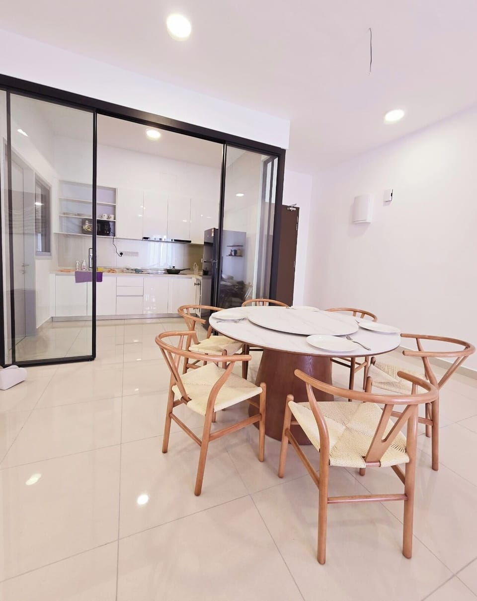 Family Apartment, City View | Private kitchen