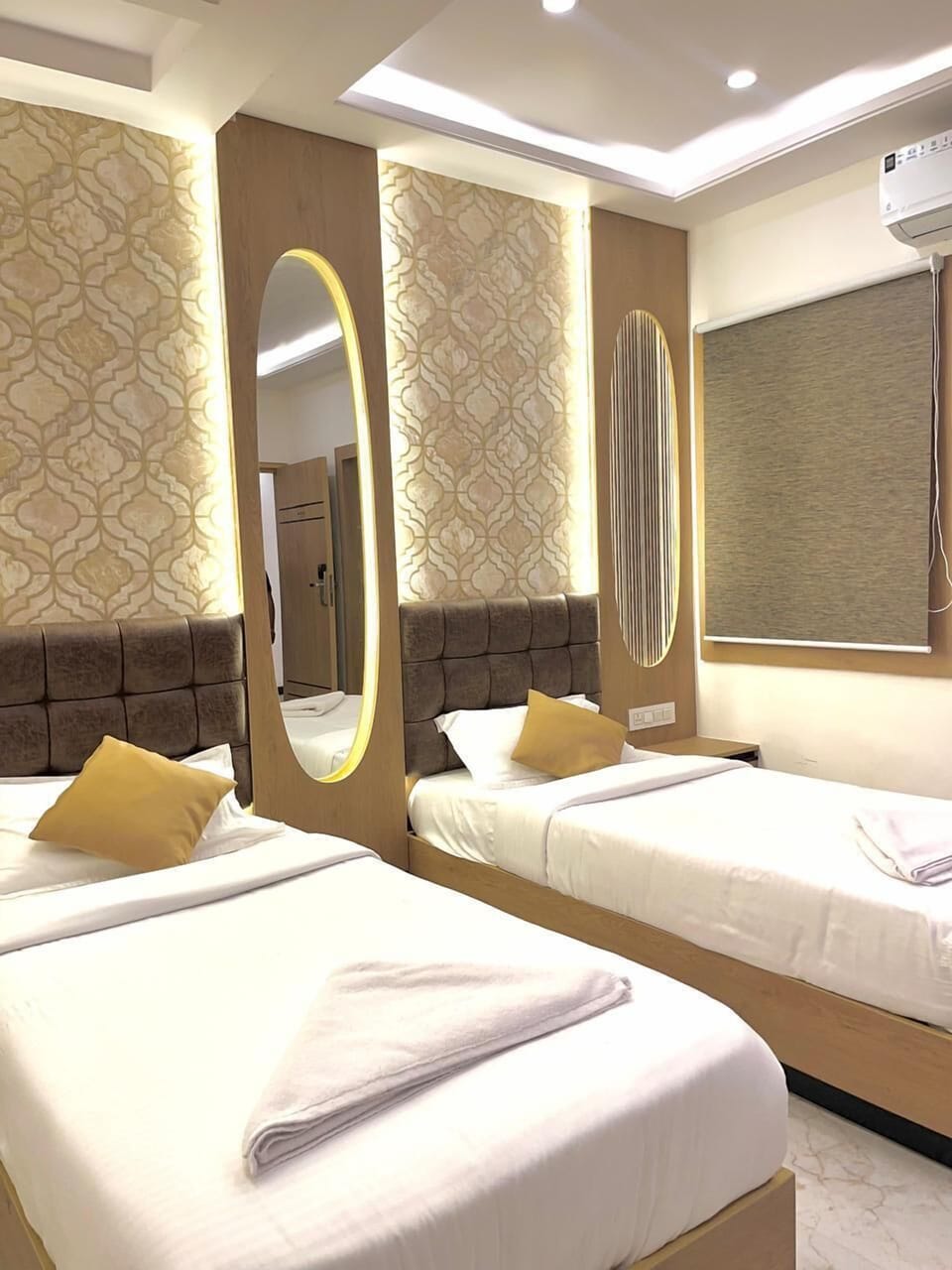 Deluxe Twin Room | Egyptian cotton sheets, premium bedding, desk, laptop workspace