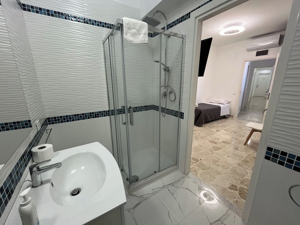 Standard Townhome, 2 Bedrooms, Non Smoking, Private Bathroom | Bathroom | Shower, free toiletries, bidet, towels