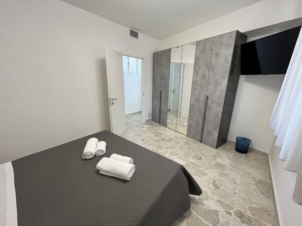 Standard Townhome, 2 Bedrooms, Non Smoking, Private Bathroom | Premium bedding, minibar, iron/ironing board, free WiFi
