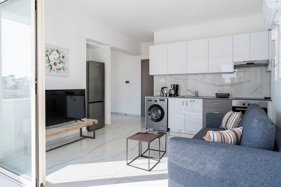 Studio, 1 Double Bed with Sofa bed, Kitchen, City View | Living area | 46-inch Smart TV with digital channels, streaming services