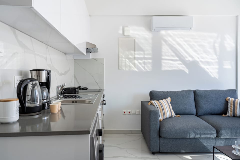 Studio, 1 Double Bed with Sofa bed, Kitchen, City View | Private kitchen | Coffee/tea maker, full-size fridge, microwave, oven