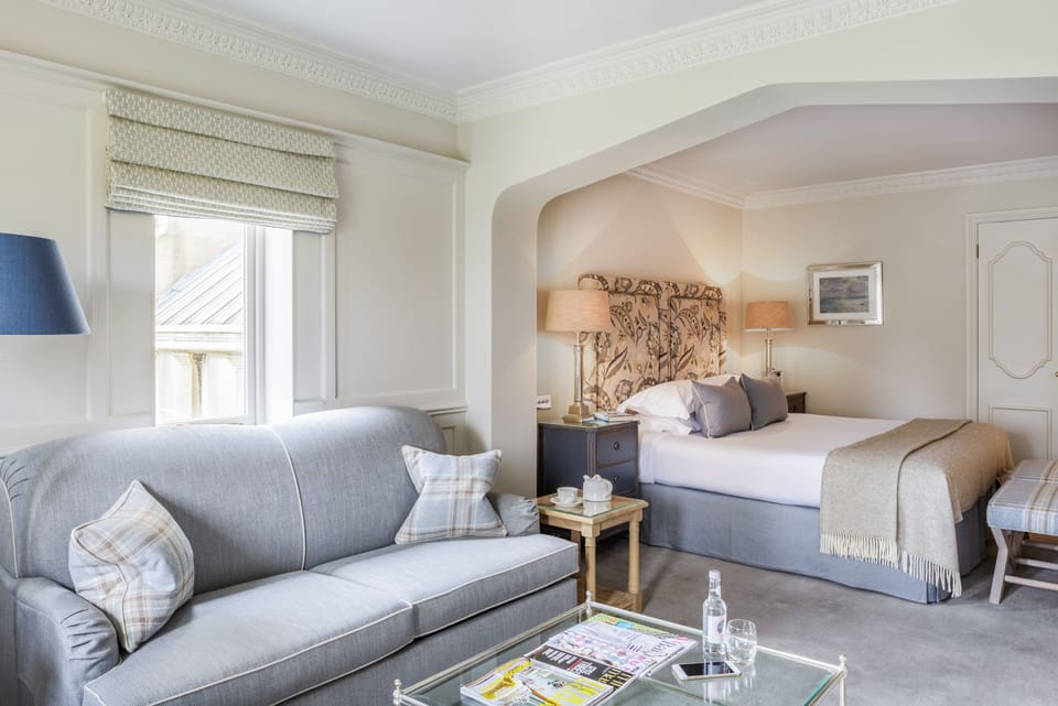 Premier Deluxe | Hypo-allergenic bedding, in-room safe, individually decorated