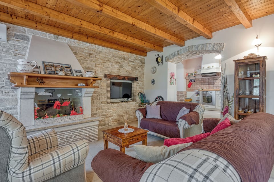 Family Villa, 4 Bedrooms, Fireplace (Casa Rustica Felker with private Pool) | Living area