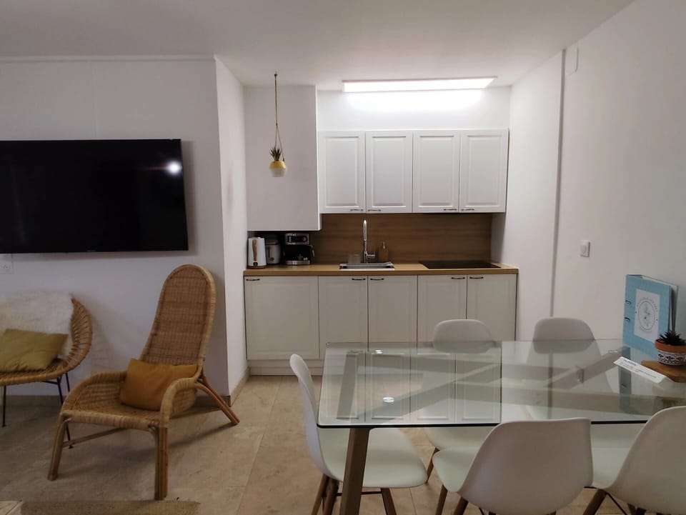 Economy Apartment, City View | Private kitchen | Highchair