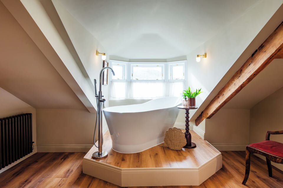 Superior Suite, Sea View | Bathroom | Eco-friendly toiletries, hair dryer, slippers, towels