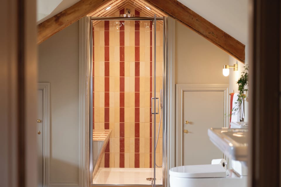 Superior Suite, Sea View | Bathroom | Eco-friendly toiletries, hair dryer, slippers, towels