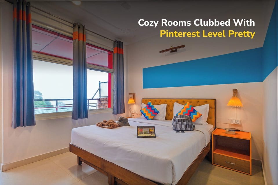 Deluxe Private Room with Balcony and Ensuite Bathroom | Free WiFi