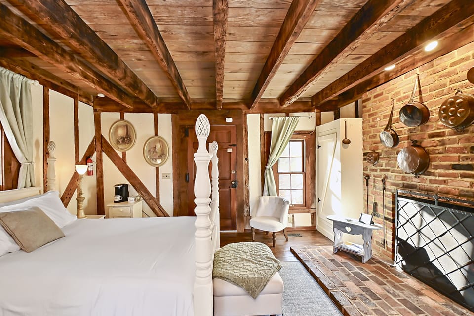 1720 Summer Kitchen | Egyptian cotton sheets, premium bedding, minibar (free items)