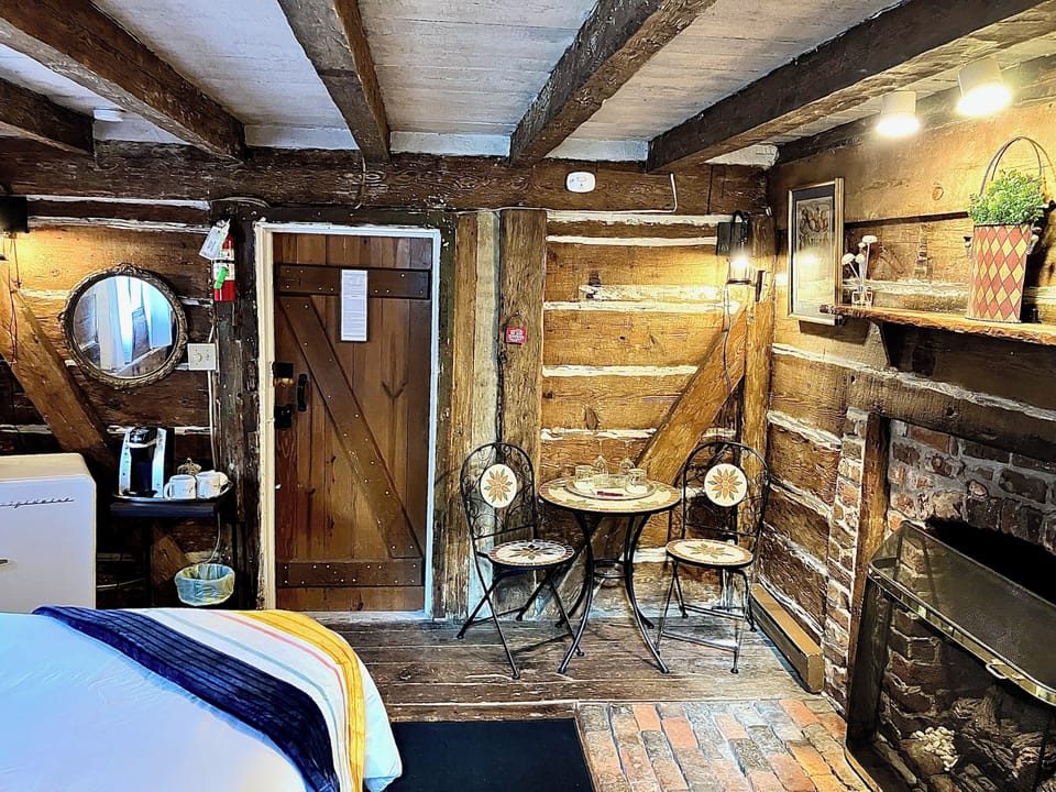 1699 Boy's Log Cabin | Egyptian cotton sheets, premium bedding, minibar (free items)