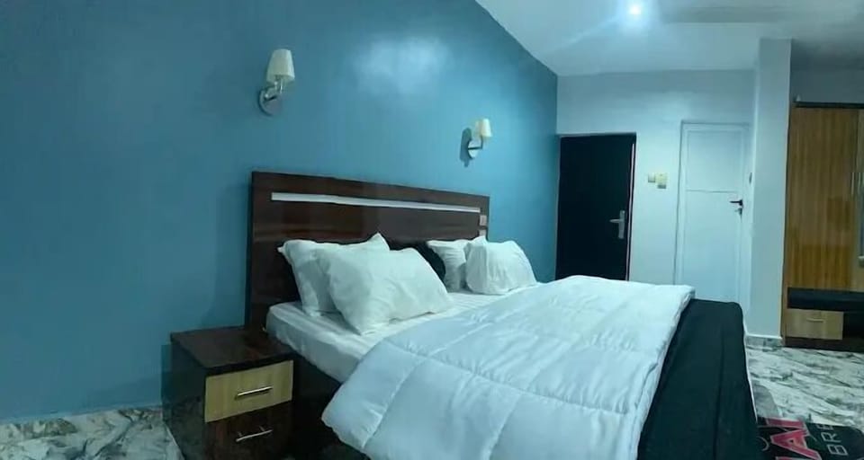 Deluxe Room, Balcony, City View | Desk, laptop workspace, blackout drapes, soundproofing