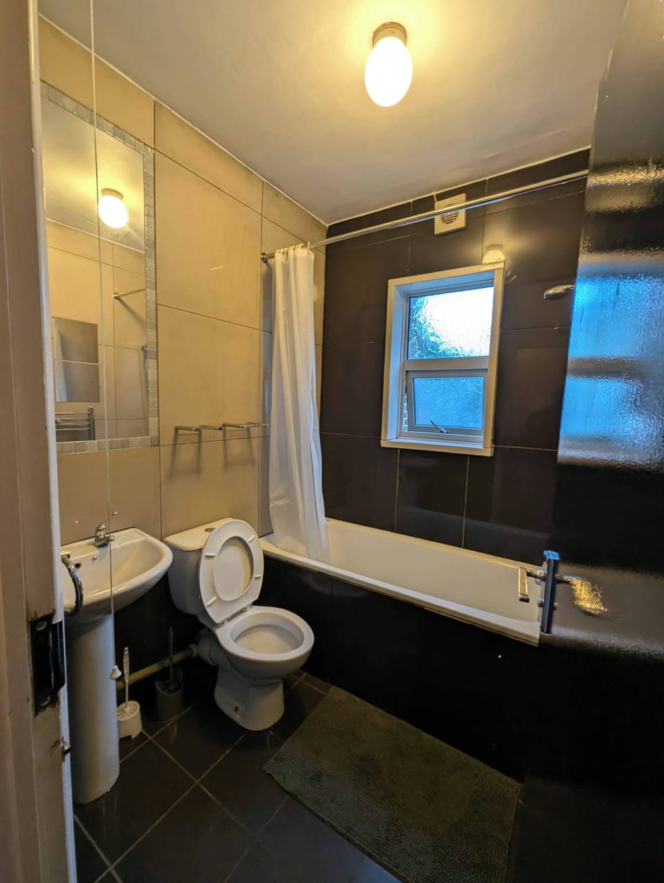 3b-10min City Airport, Parking, No Parties Allowed Apartment in London