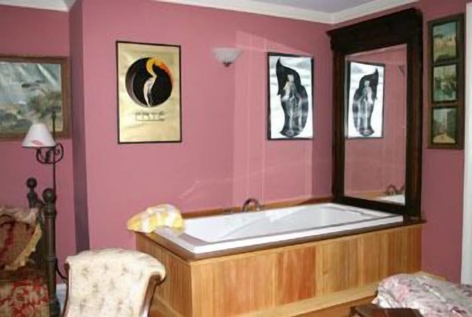 Oak Room | Bathroom | Hair dryer, bathrobes, towels