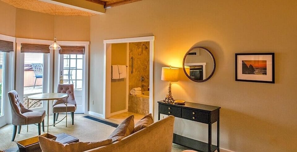Superior Room (Superior Room) | Premium bedding, pillowtop beds, individually decorated