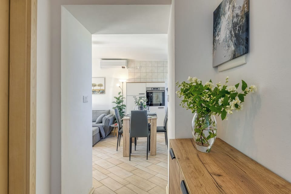Standard Apartment, 2 Bedrooms, Balcony (Neda Apartment In Krasno Among) | Dining