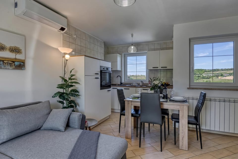 Standard Apartment, 2 Bedrooms, Balcony (Neda Apartment: Terrace Views) | Dining