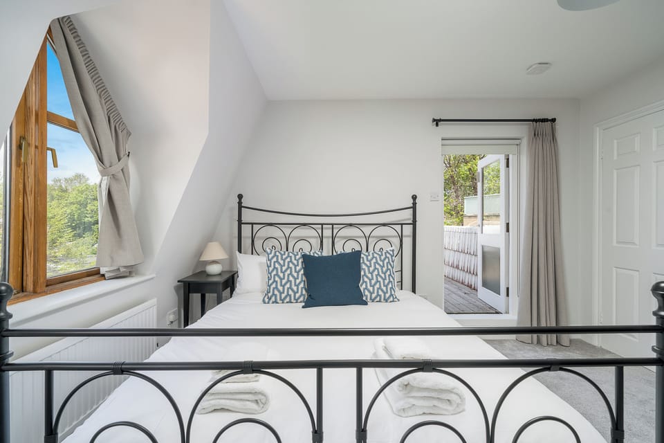 Chic 2BR Battersea Flat - Terrace & Pet-Friendly Apartment in London