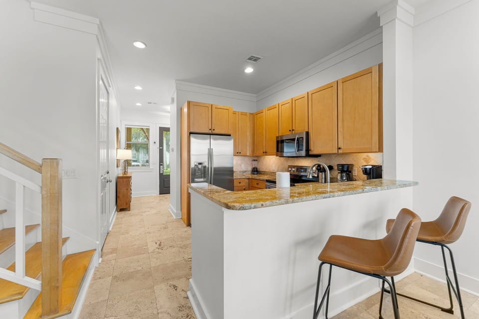 Kitchen & Breakfast Bar