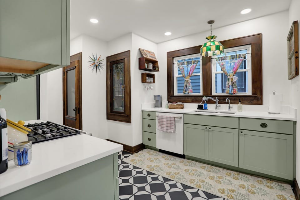 Fully remodeled kitchen with all the amenities you could need!