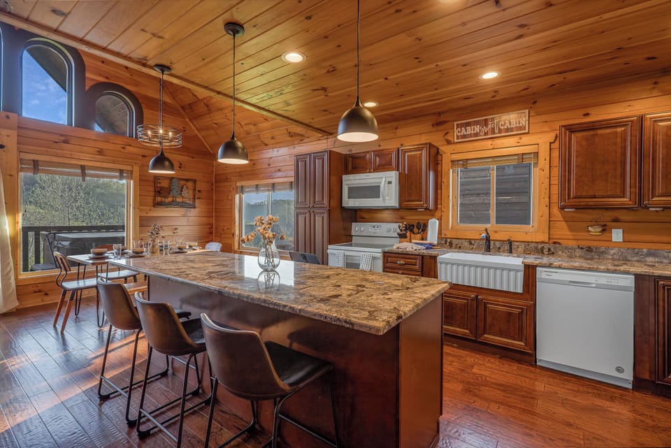 Fully equipped kitchen: cook/dinner//bake/silver-ware provided