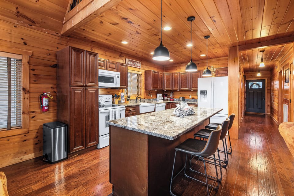 Fully equipped kitchen: cook/dinner//bake/silver-ware provided