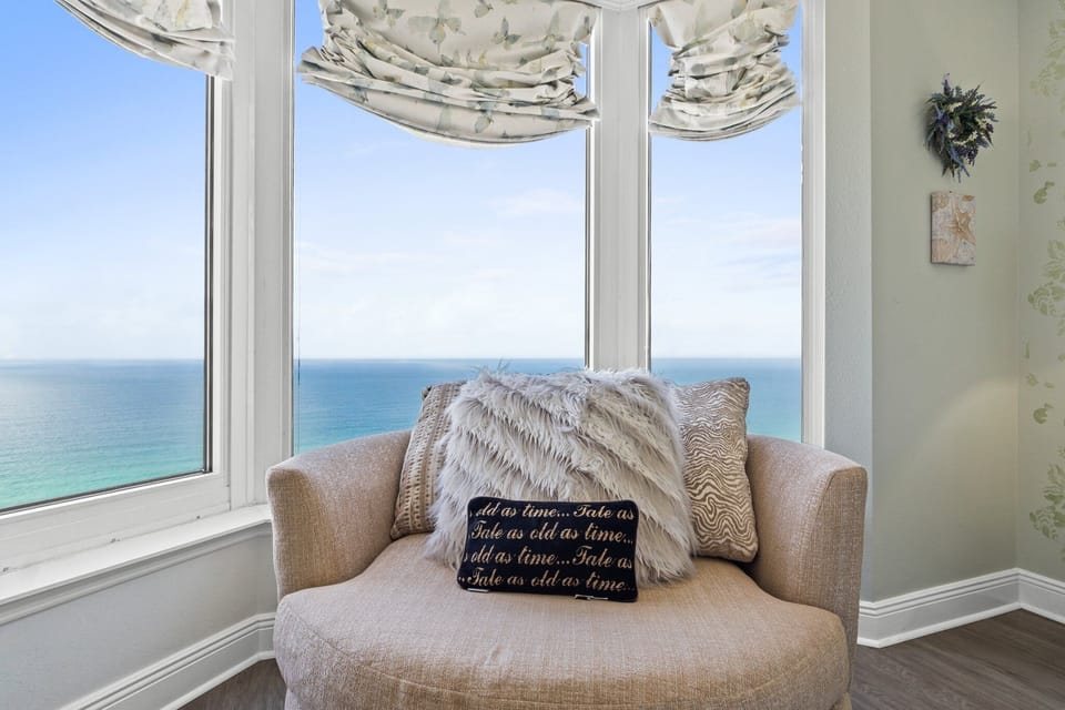 Sitting Area in Bedroom 1