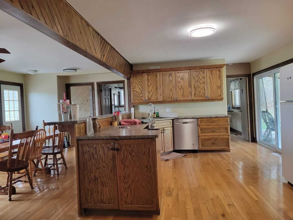 Kitchen/ Dining room