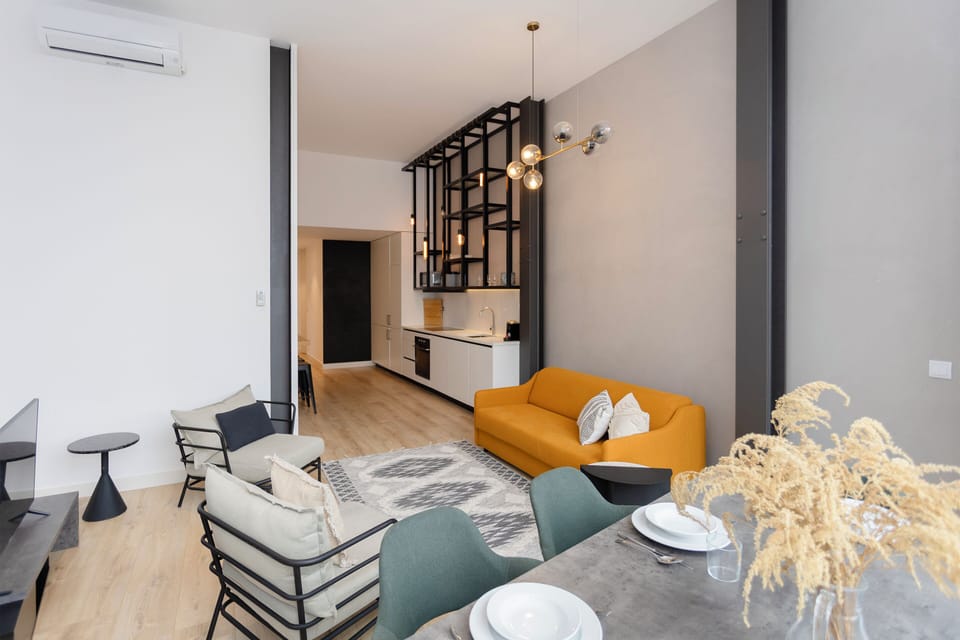 Standard Apartment, City View | Living area