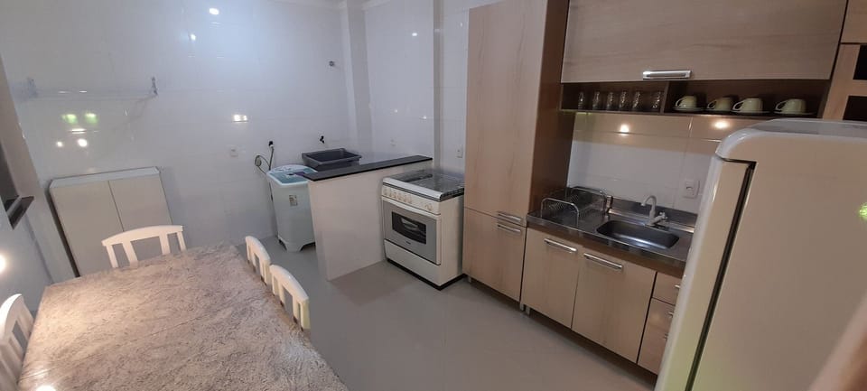 Basic Apartment | Private kitchen | Toaster, blender, cookware/dishes/utensils