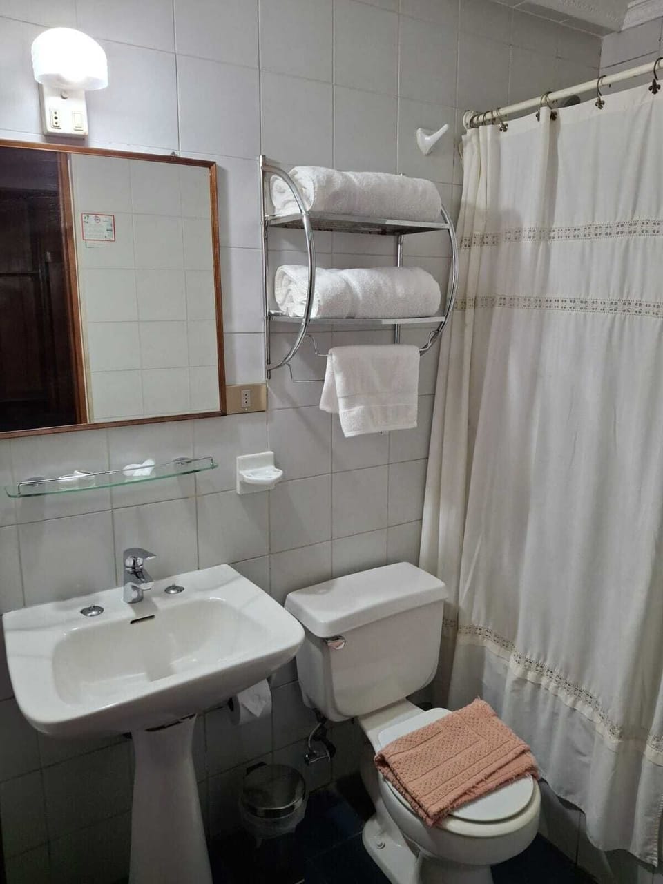 Twin Room | Bathroom | Combined shower/tub, towels, soap, shampoo