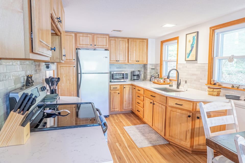 Main level kitchen featuring all the basic kitchen essentials